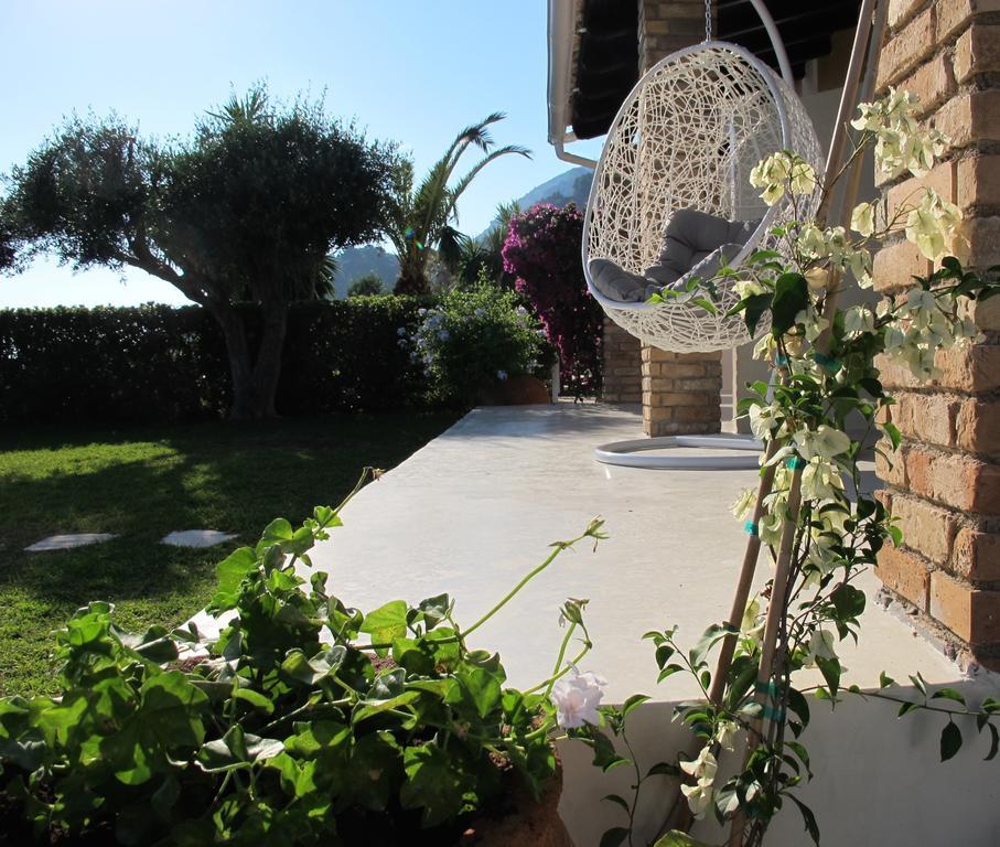 Seafront Calista Beach House With Garden Glifada Esterno foto