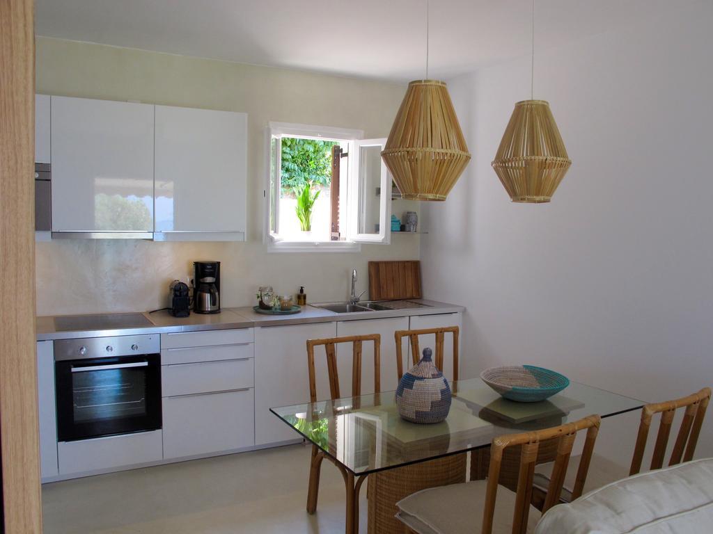 Seafront Calista Beach House With Garden Glifada Esterno foto
