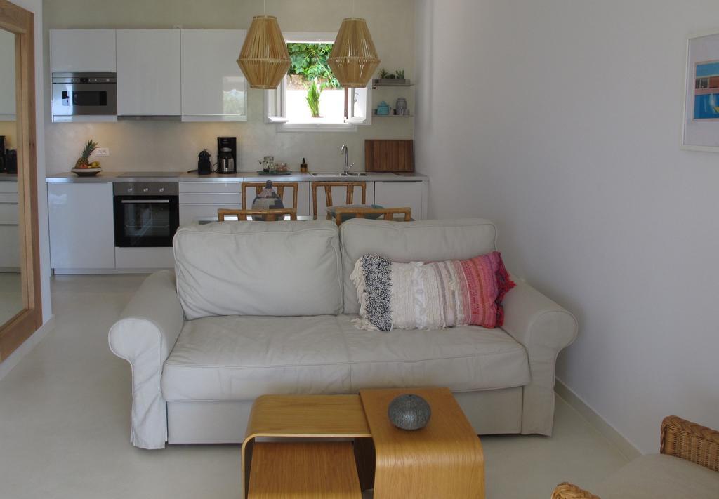 Seafront Calista Beach House With Garden Glifada Esterno foto