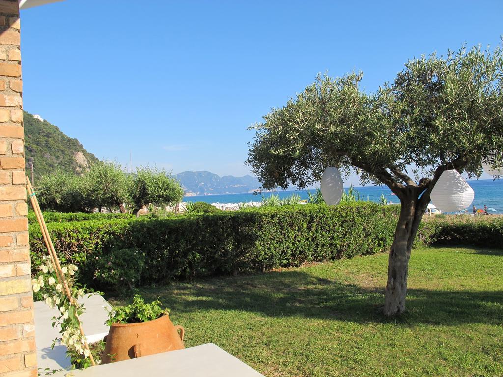Seafront Calista Beach House With Garden Glifada Esterno foto