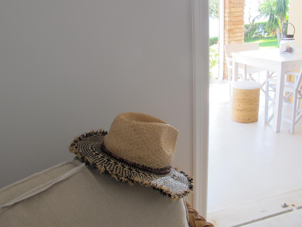 Seafront Calista Beach House With Garden Glifada Esterno foto