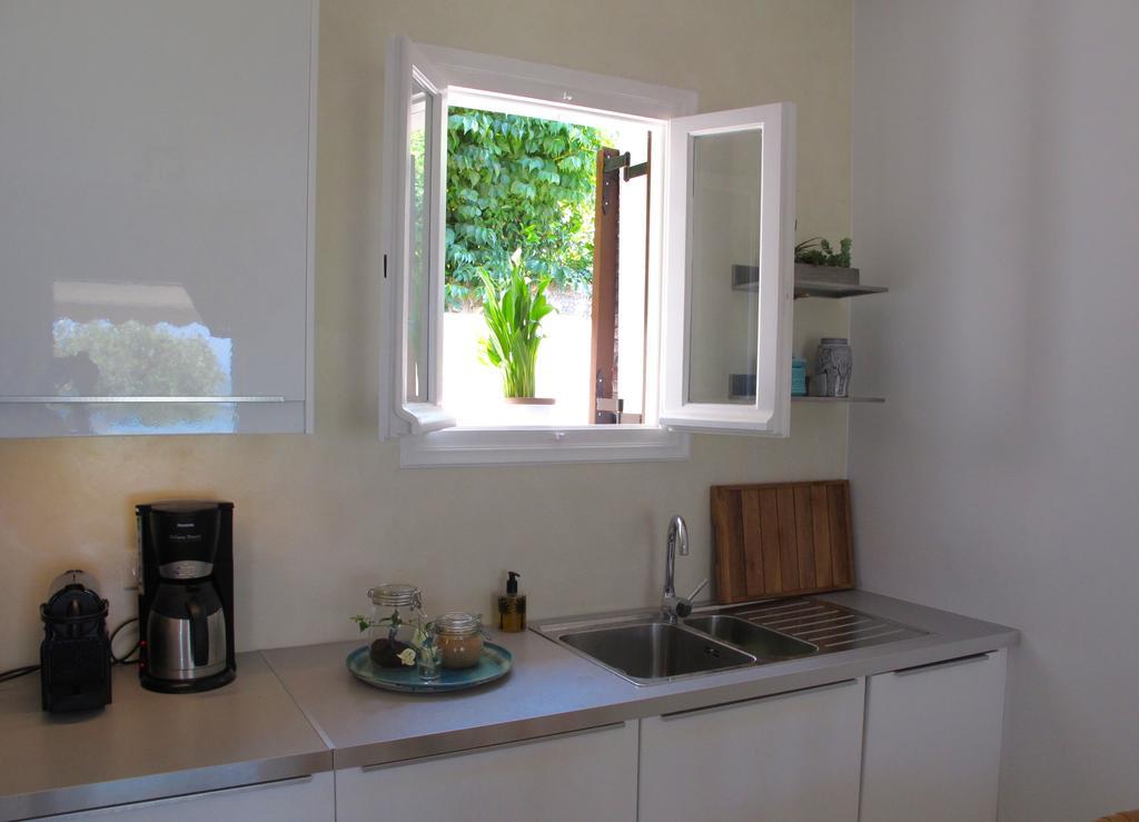Seafront Calista Beach House With Garden Glifada Esterno foto