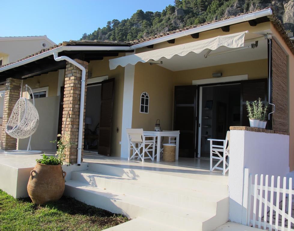 Seafront Calista Beach House With Garden Glifada Esterno foto