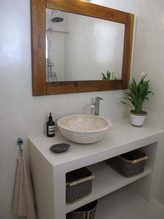 Seafront Calista Beach House With Garden Glifada Esterno foto