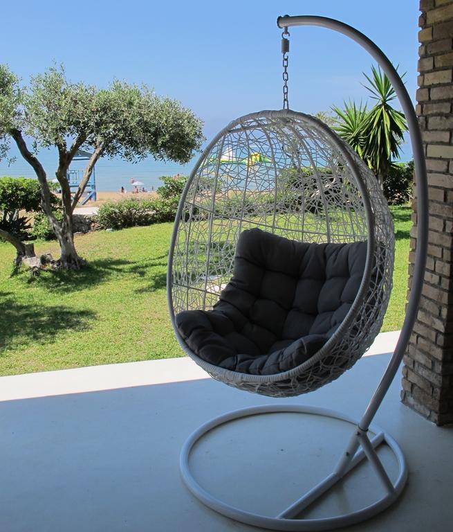 Seafront Calista Beach House With Garden Glifada Esterno foto