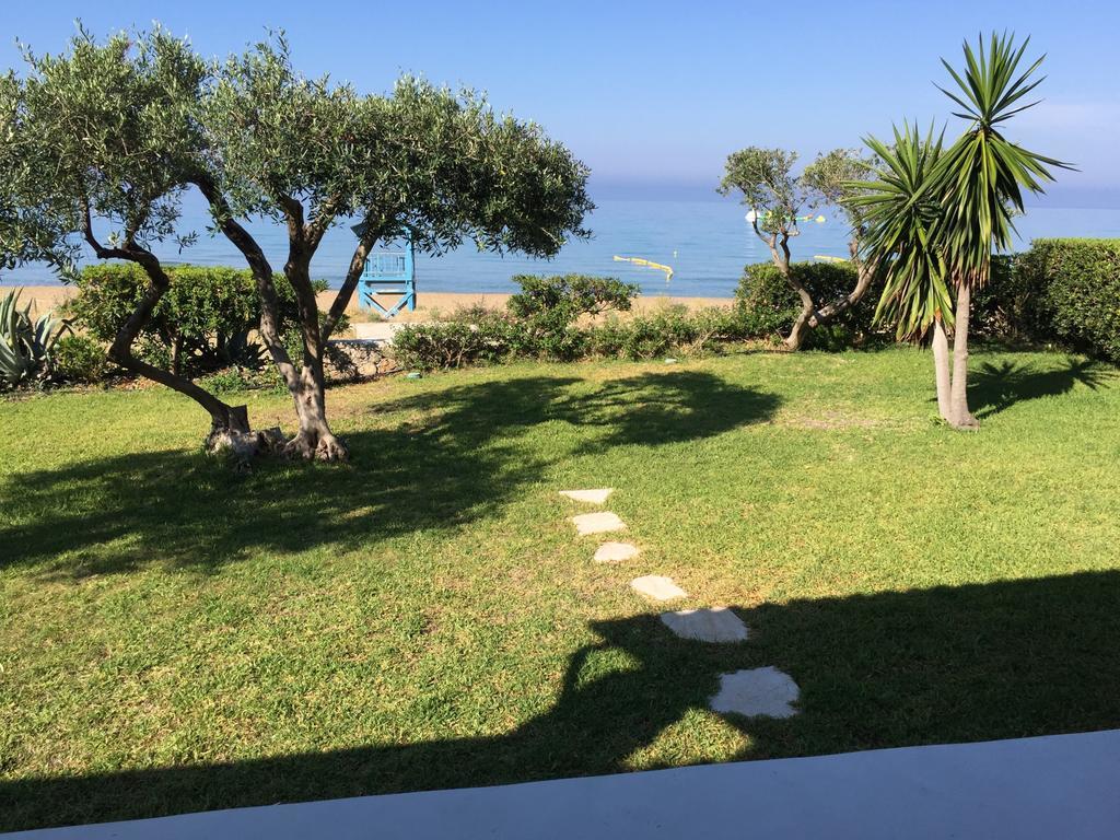 Seafront Calista Beach House With Garden Glifada Esterno foto