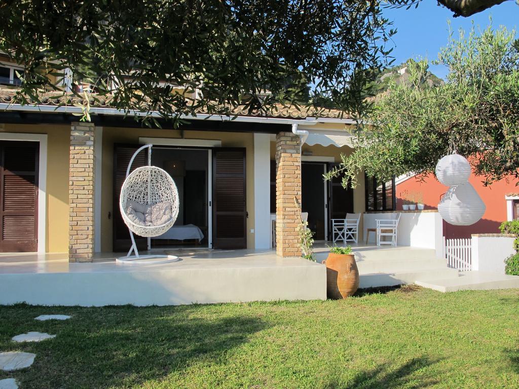 Seafront Calista Beach House With Garden Glifada Esterno foto