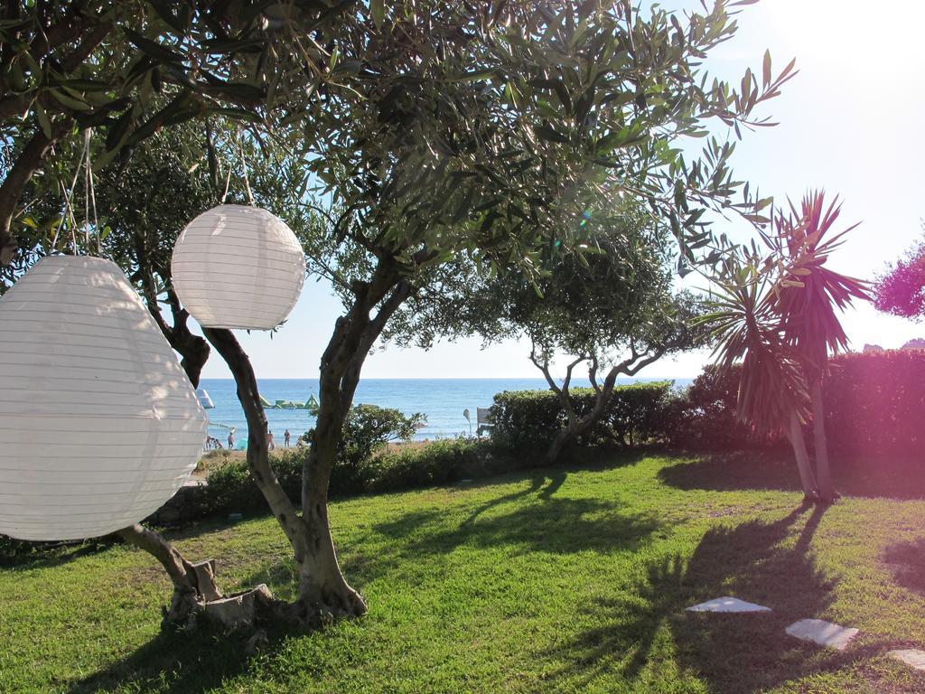 Seafront Calista Beach House With Garden Glifada Esterno foto