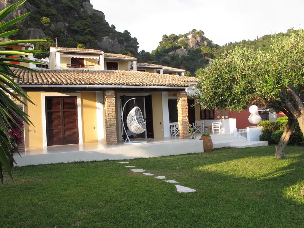 Seafront Calista Beach House With Garden Glifada Esterno foto