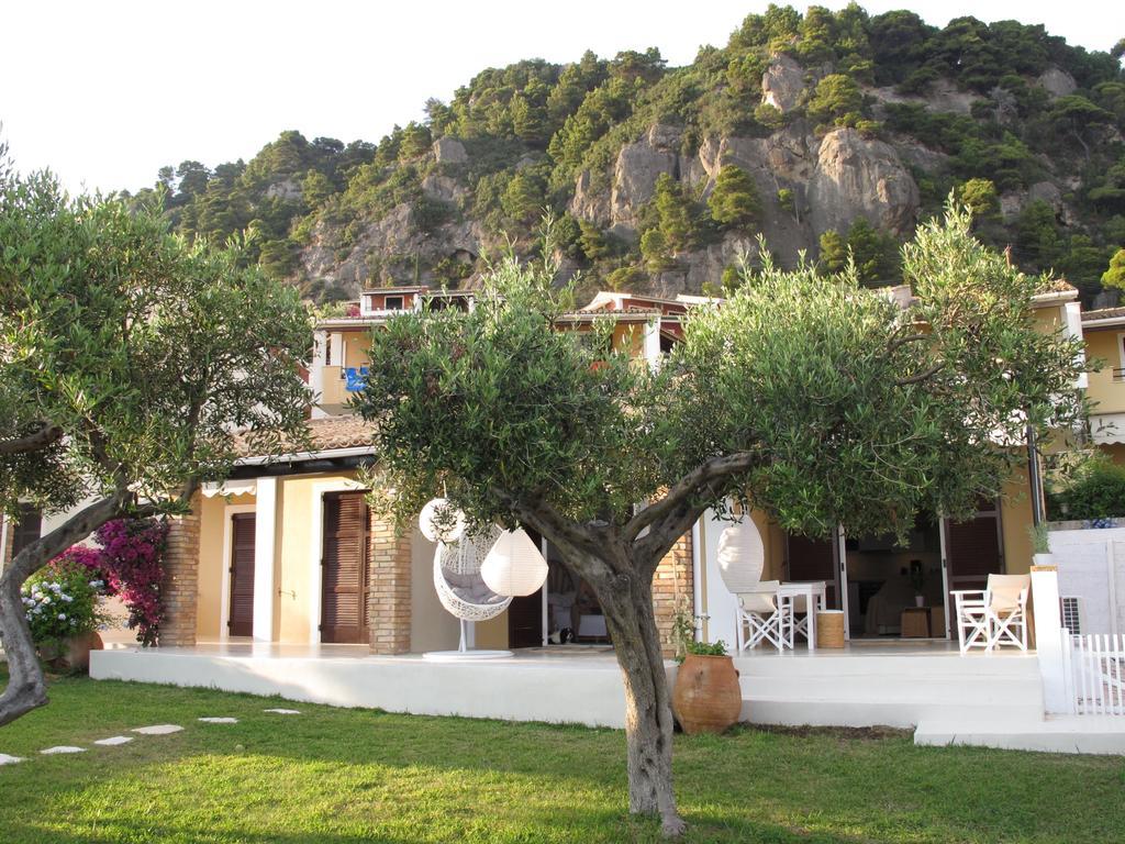 Seafront Calista Beach House With Garden Glifada Esterno foto