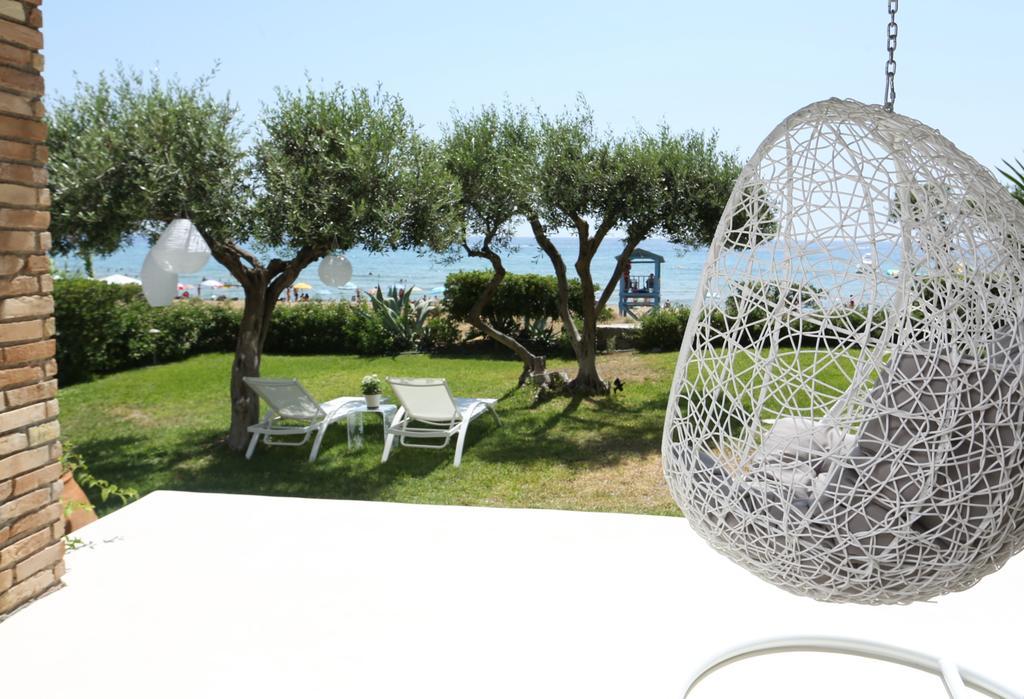 Seafront Calista Beach House With Garden Glifada Esterno foto