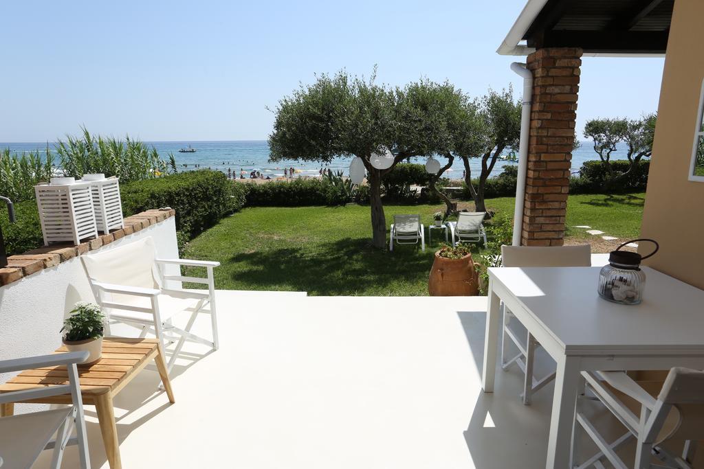 Seafront Calista Beach House With Garden Glifada Esterno foto