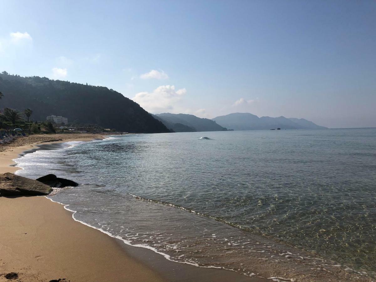 Seafront Calista Beach House With Garden Glifada Esterno foto