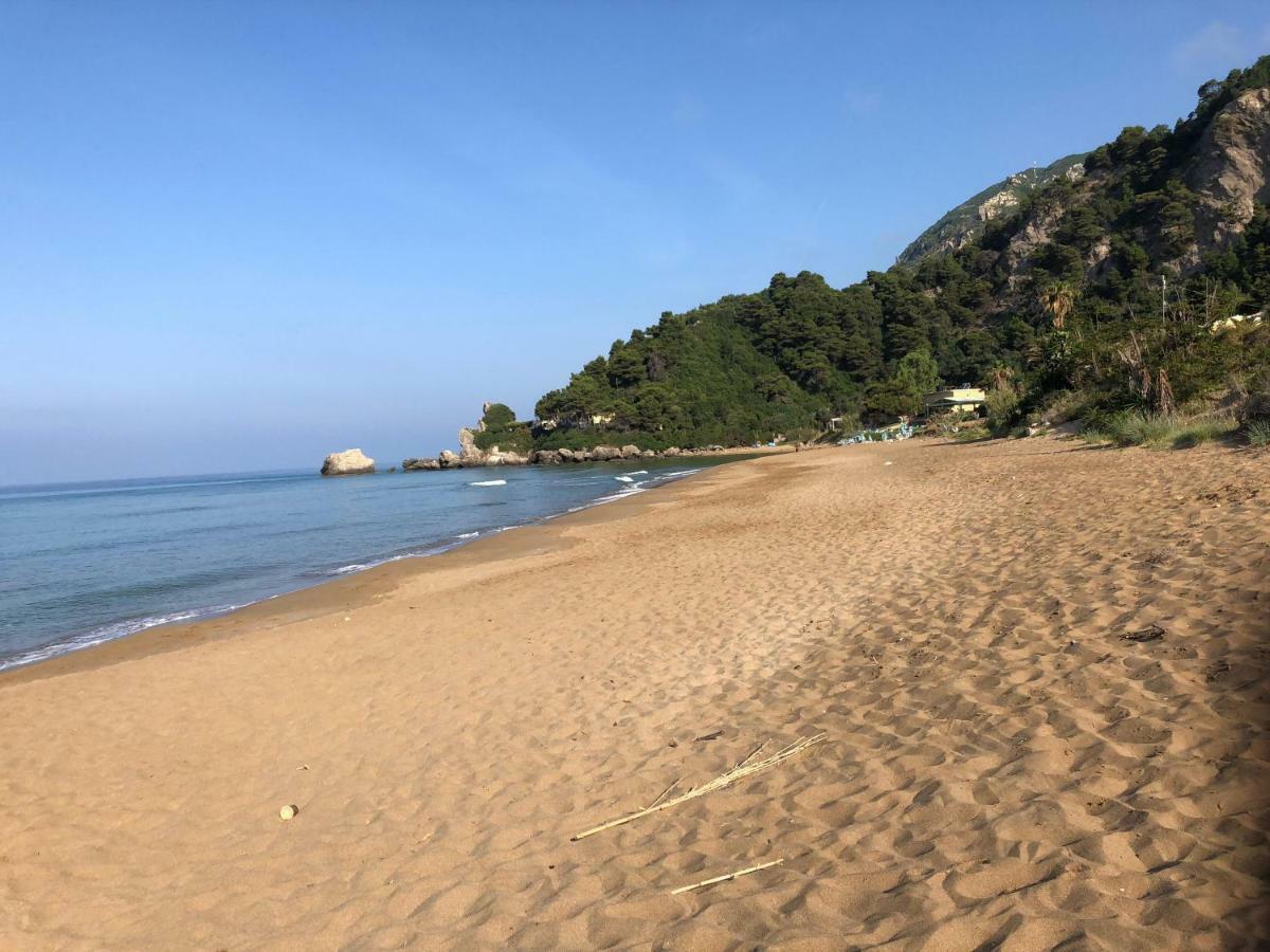 Seafront Calista Beach House With Garden Glifada Esterno foto
